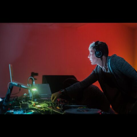 18 dj